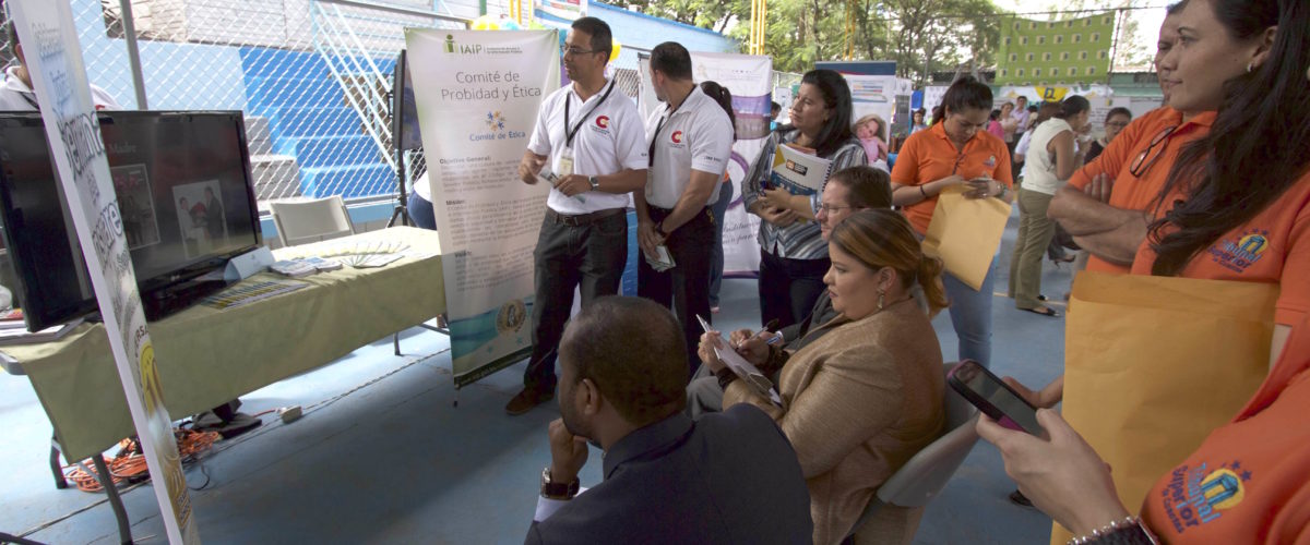 PARTICIPA EN LA FERIA DEL COMITÉ DE PROBIDAD Y ÉTICA EN TSC