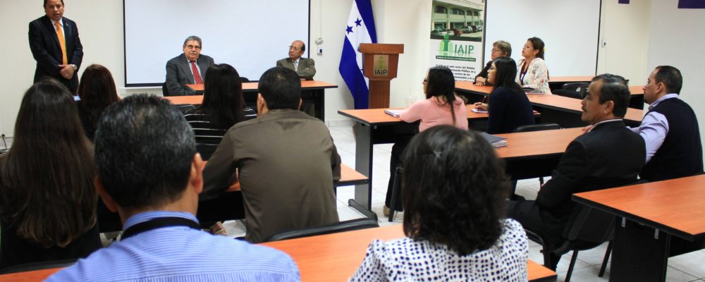 PRESIDENTE DEL COLEGIO DE ABOGADOS DE HONDURAS EXPONE A LOS PROFESIONALES DEL DERECHO DEL IAIP SOBRE LOS NUEVOS  BENEFICIOS A DISPOSICION DE SUS AGREMIADOS