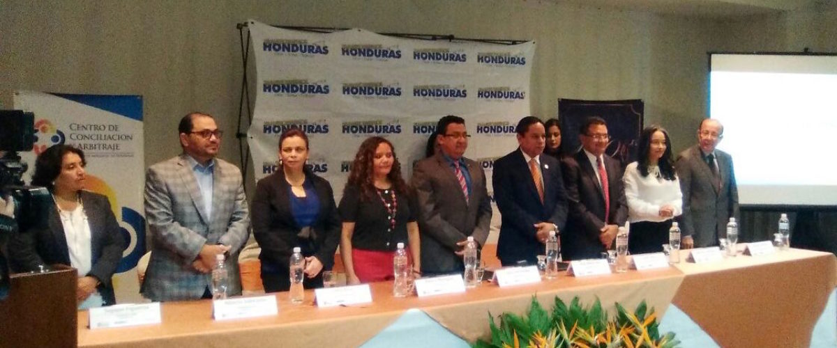 IAIP PRESENTE EN LA FIRMA DE CONVENIO ENTRE ASJ Y COLEGIO DE ABOGADOS DE HONDURAS