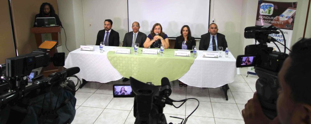 EL IAIP EN CONFERENCIA DE PRENSA PRESENTA EL PORTAL DE TRANSPARENCIA DE LA JUNTA PROPONENTE PARA LA ELECCÓN DEL FISCAL GENERAL Y ADJUNTO