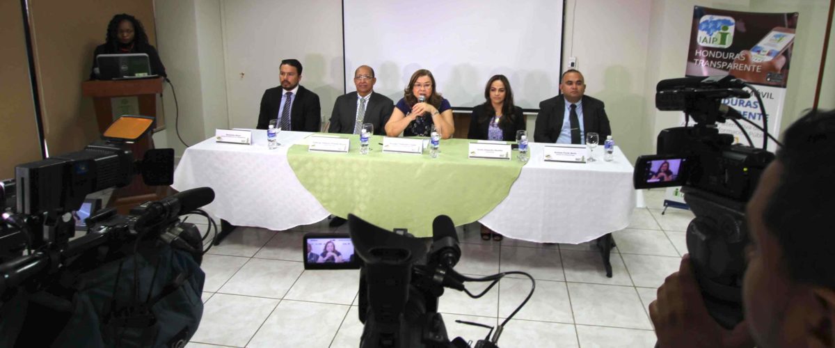 EL IAIP EN CONFERENCIA DE PRENSA PRESENTA EL PORTAL DE TRANSPARENCIA DE LA JUNTA PROPONENTE PARA LA ELECCÓN DEL FISCAL GENERAL Y ADJUNTO