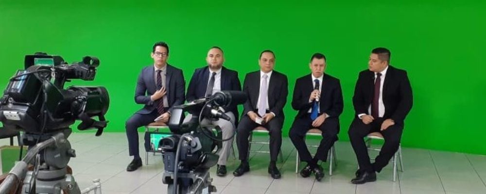 Con el Objetivo de Promover la Transparencia Comisionados del IAIP Participan en el Foro de Canal 20