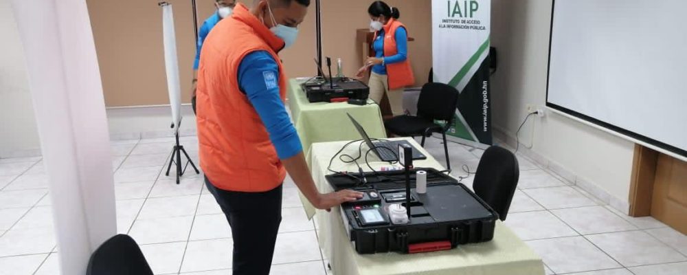 Autoridades y Servidores Públicos del IAIP realizaron hoy el proceso de enrolamiento para el nuevo Documento de Identificación Nacional (DIN)