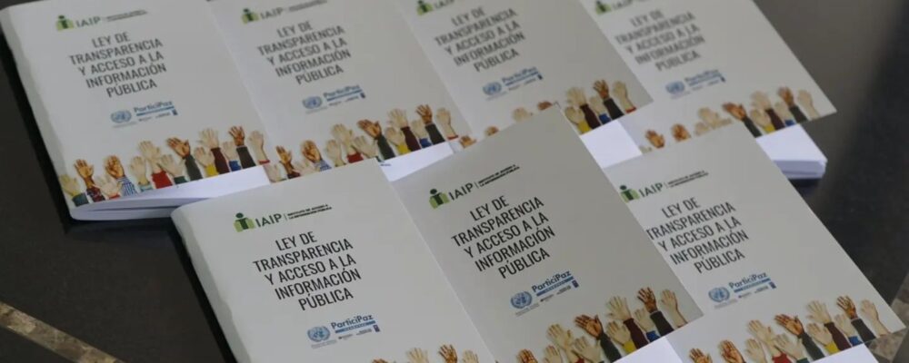 El IAIP recibió de representantes del PNUD en Honduras una donación de 4,999 ejemplares de la Ley de Transparencia y Acceso a la Información Pública